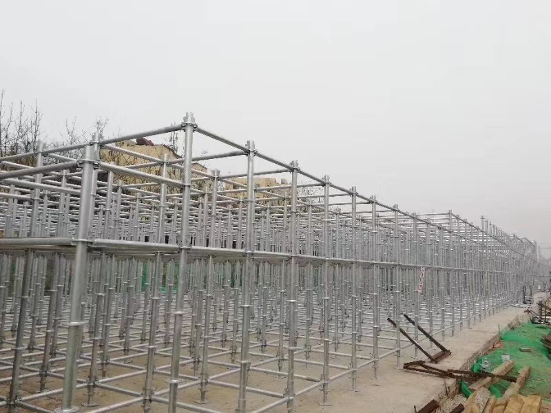 搭建腳手架橫向掃地桿與縱向掃地桿時(shí)，怎么設(shè)置好？ (圖1)